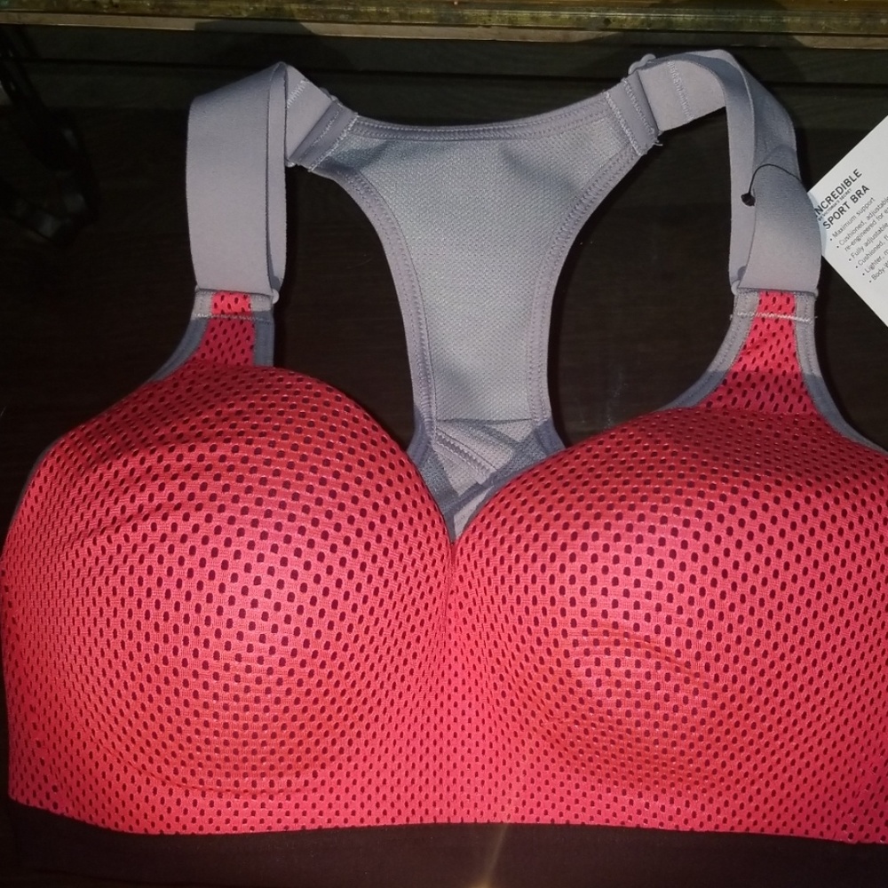 Incredible by Victoria's Secret Sports Bra
